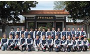 我校09级全体初一学生祭扫烈士墓