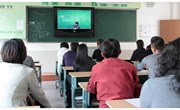 我校召开初二年级家长会