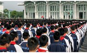 我校举行2010级少先队员退队仪式