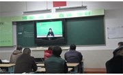 初一年级举行家长学校活动