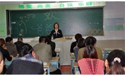 我校举行初二年级家长会