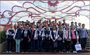 我校初二年级学生参加秋季社会实践活动