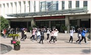 我校举行地震避险应急疏散演练