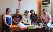 关爱老教师，节日送祝福