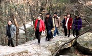 我校工会组织全体教职工迎新年登山活动