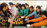 我校工会举行庆“三八”妇女节烘焙培训活动