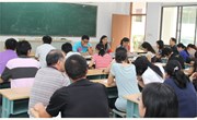 我校分年级召开教师会