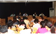 我校分年级召开教师会