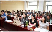 我校召开初二年级教师会