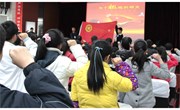 我校初二初三新团员举行入团宣誓仪式