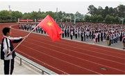 我校举行2011级少先队员退队仪式