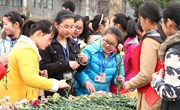 感恩之心常驻，雷锋精神永存——记第七届鲜花义卖活动