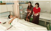 我校慰问生病住院的退休教师