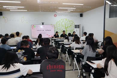 荷蕾初绽话成长 青师聚力谋新程——常熟市外国语初级中学召开“小荷青训班”10月教师会议​