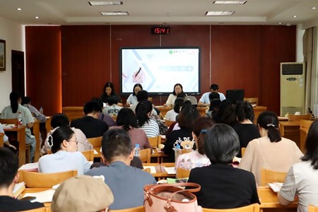 凝心聚力启新程 德育为先谱新篇 ——我校召开新学期班主任工作会议
