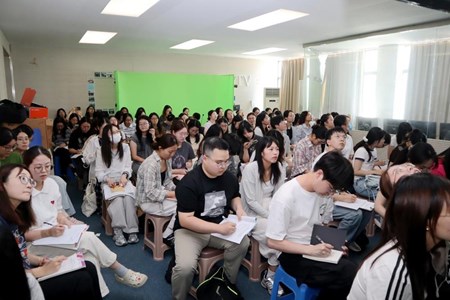 聚焦课堂展示 赋能青年教师成长 ——常熟市初中英语优质课（中年组）市级选送活动在我校顺利举行